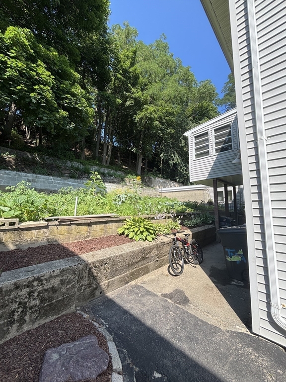 207 Gladstone St Property Photo 7