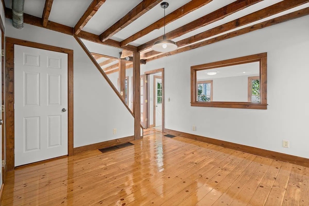 6 Richs Court Property Photo 4