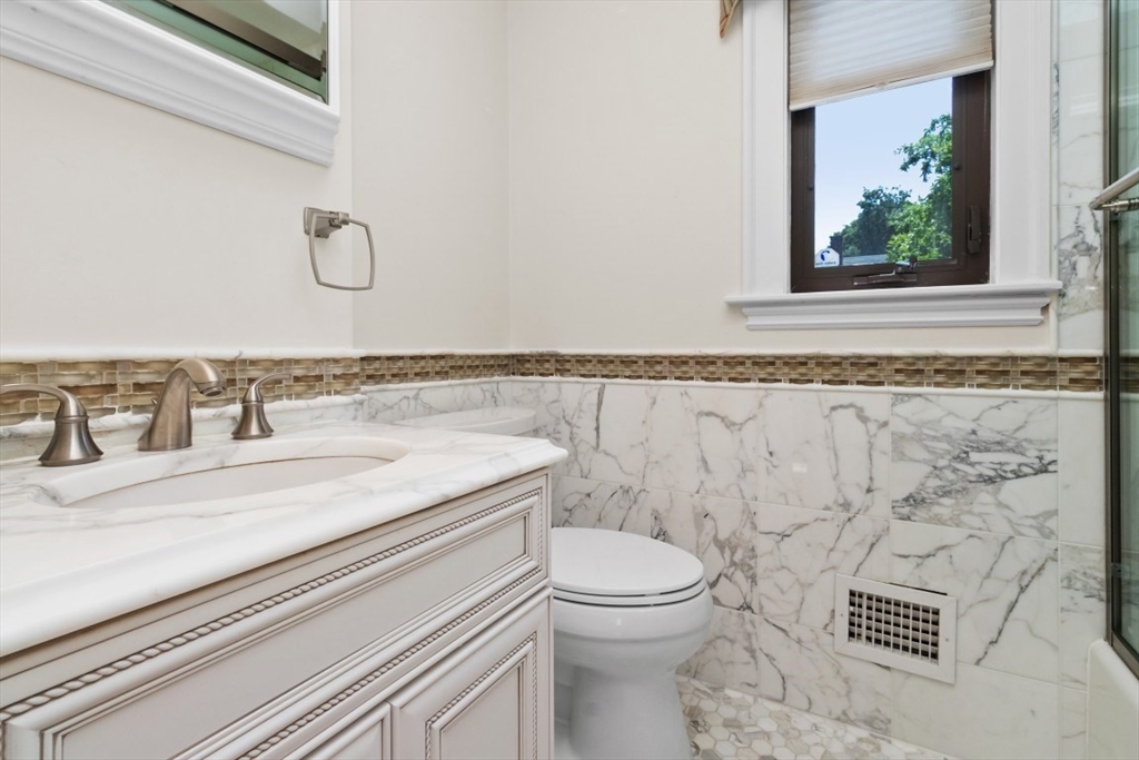 958 Belmont St # 958 Property Photo 18