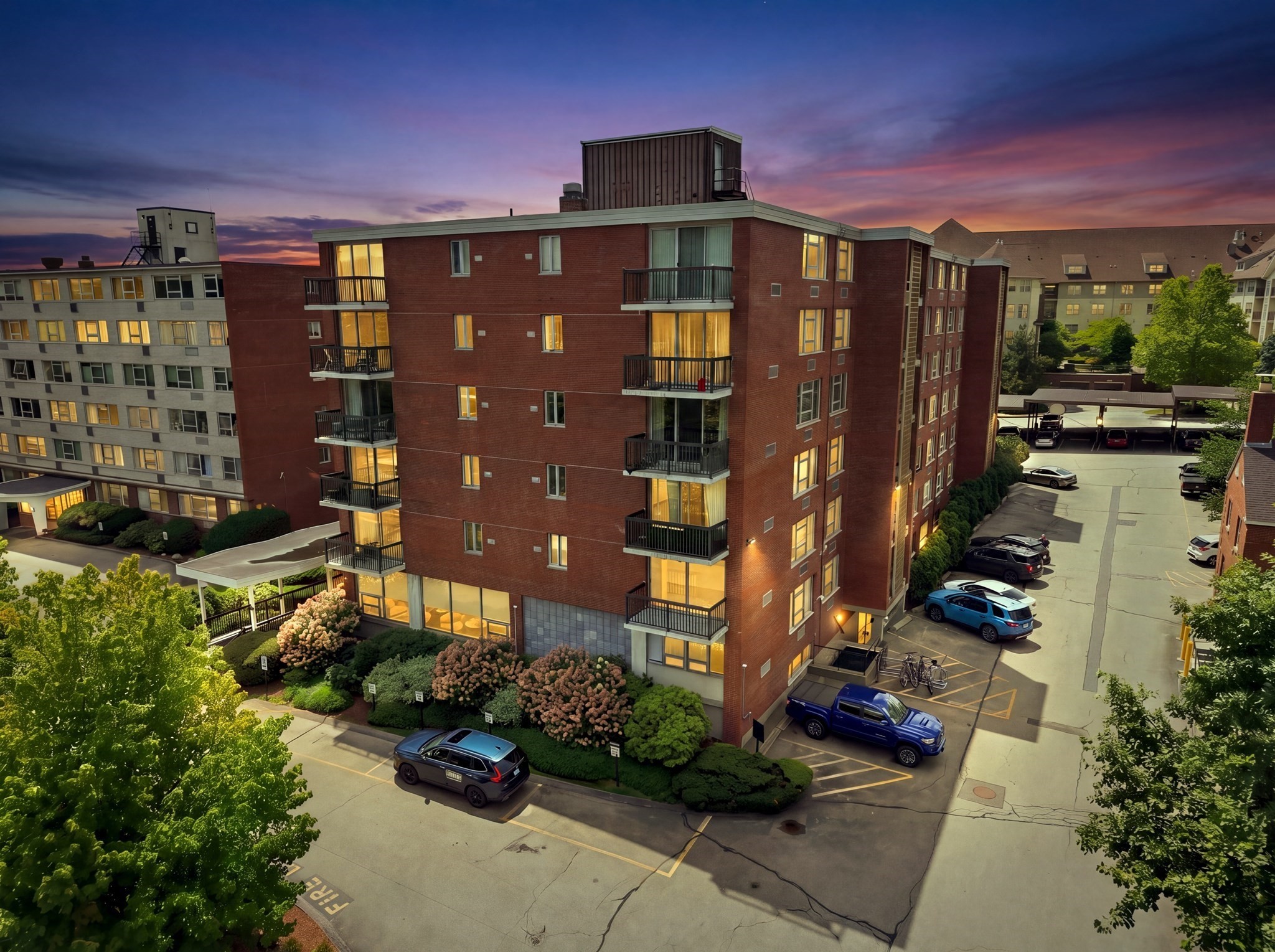 20 Hammond Pond Pkwy # 208 Property Photo 1