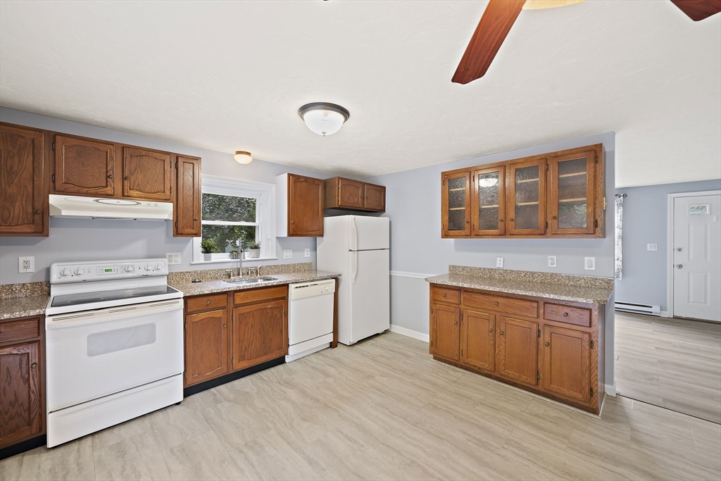 18 Cedar Sq # 18 Property Photo 6