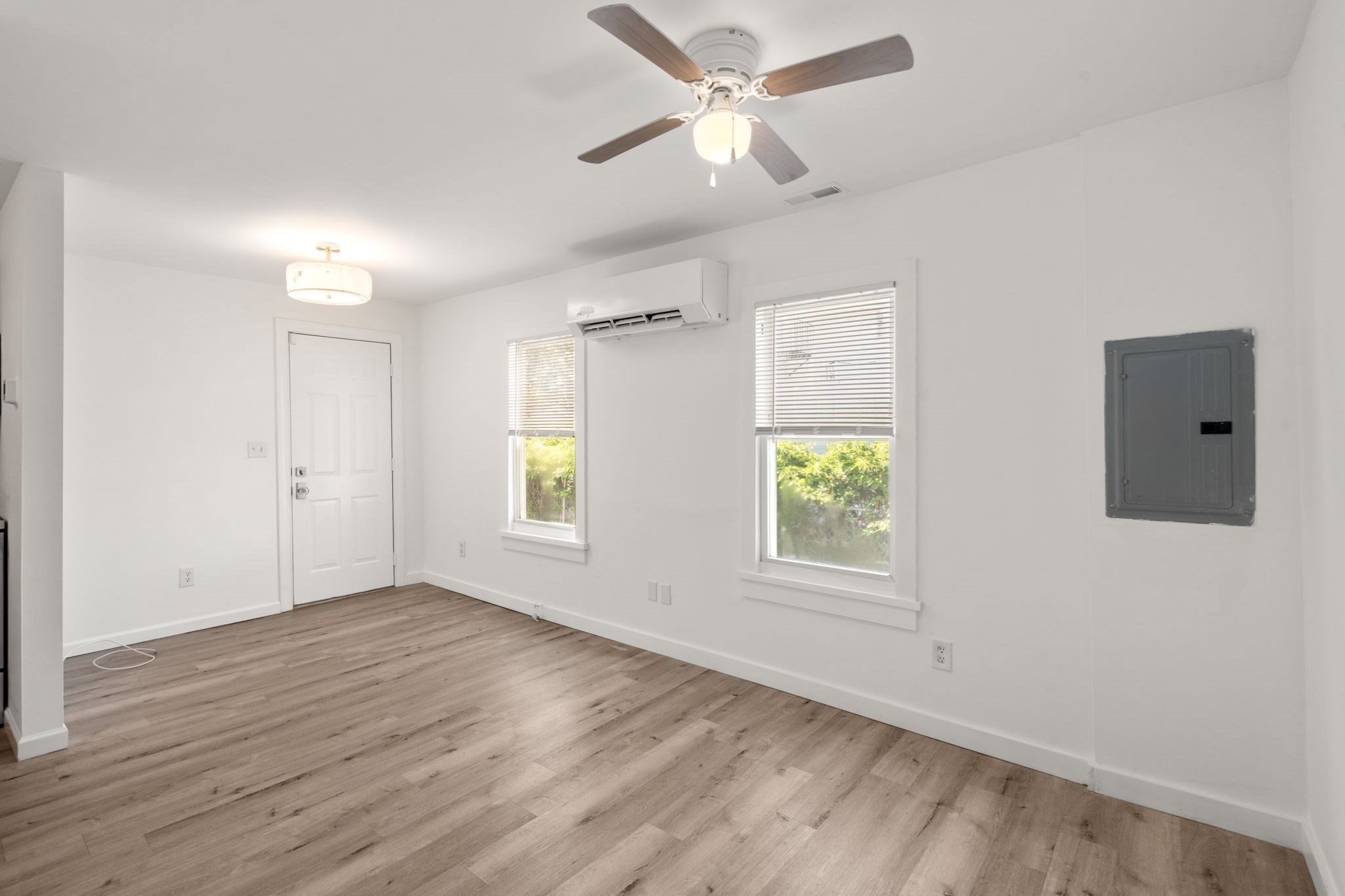 42 Riverside Ave Property Photo 6