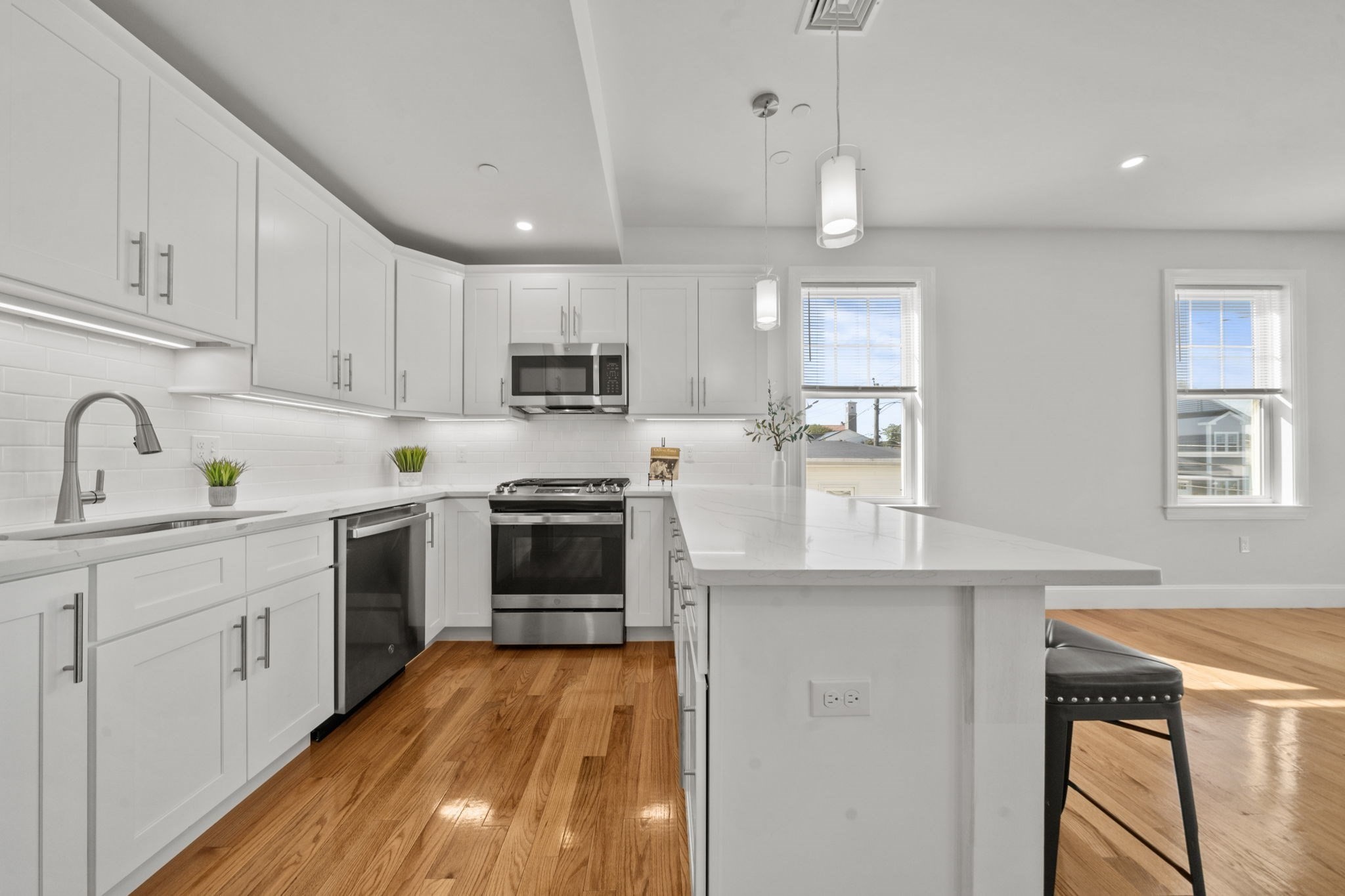 79 Temple St # 2 Property Photo 4