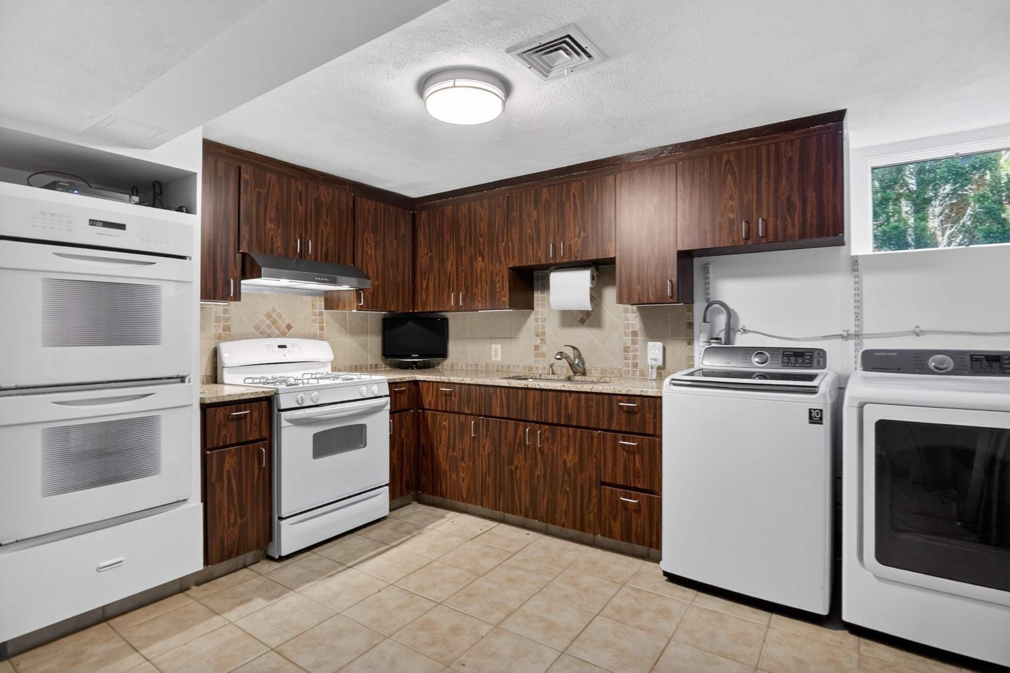 18 Roosevelt Rd Property Photo 36
