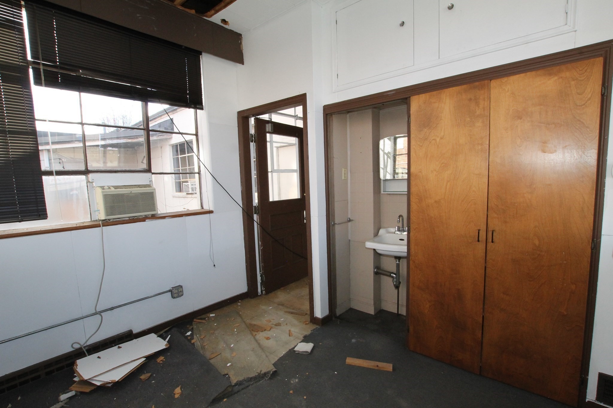 74 Water Street Property Photo 9