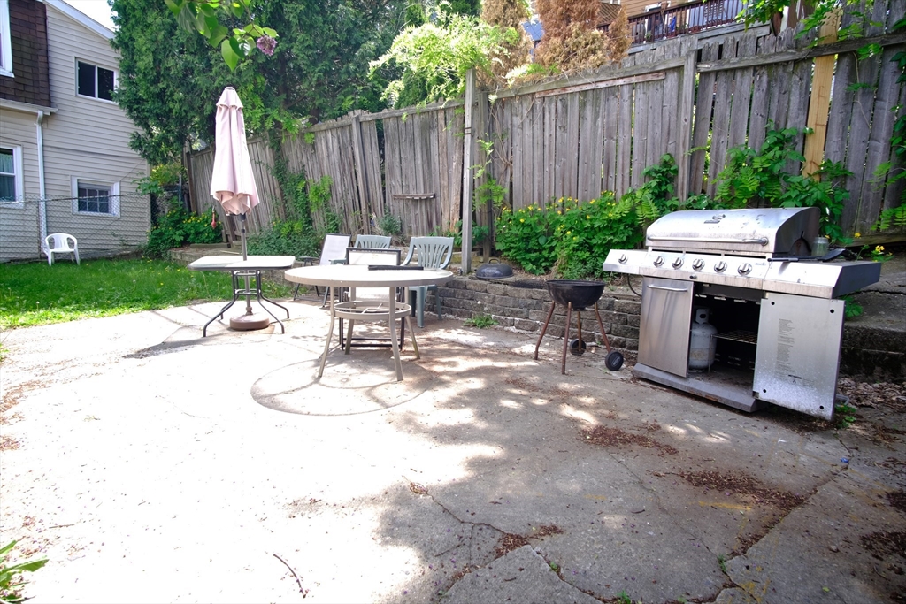 37 Forbes Street # B Property Photo 9