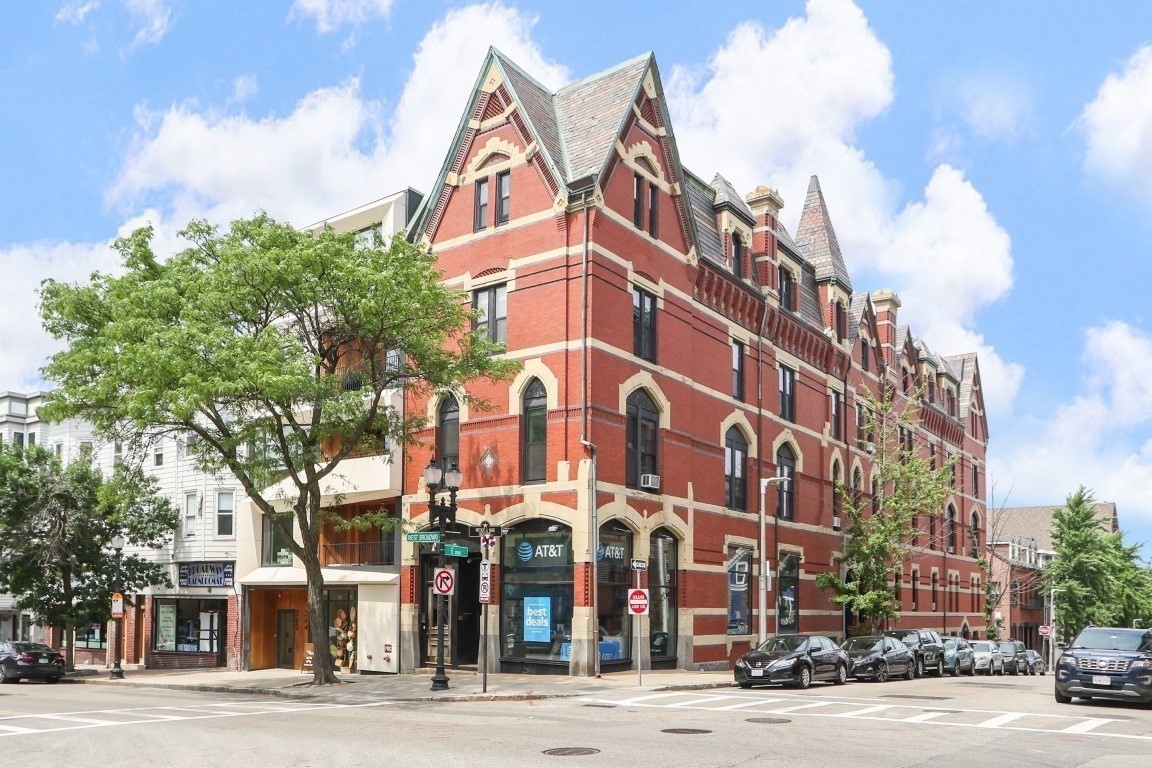 366 W Broadway # C2 Property Photo 1