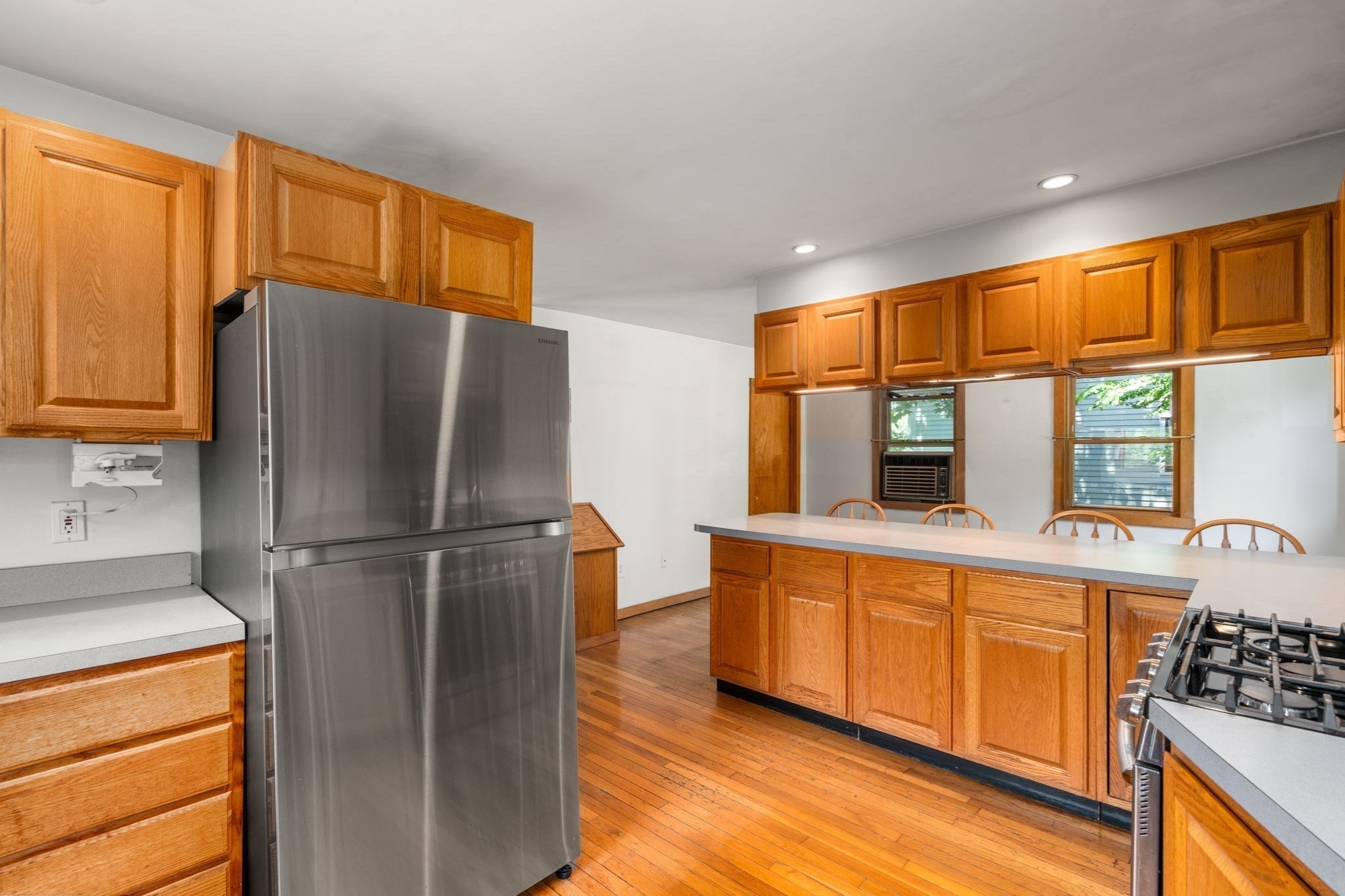 28 Pleasant St Property Photo 1