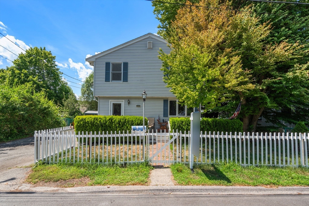 28 Pleasant St Property Photo 3