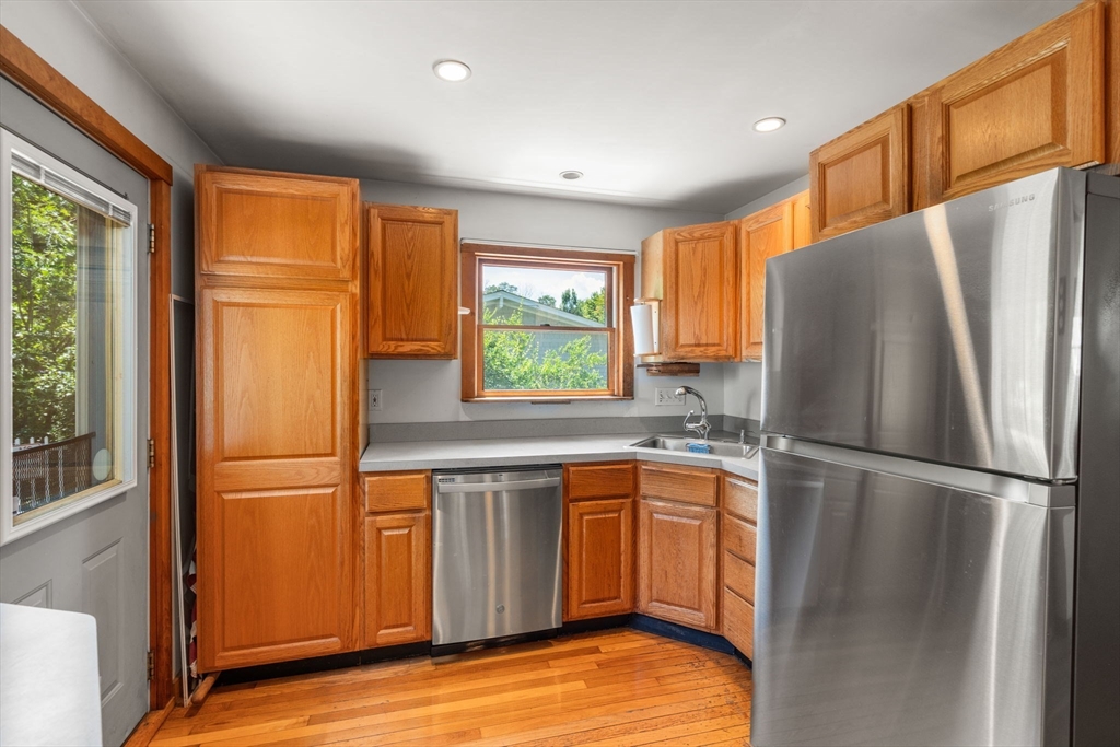 28 Pleasant St Property Photo 6