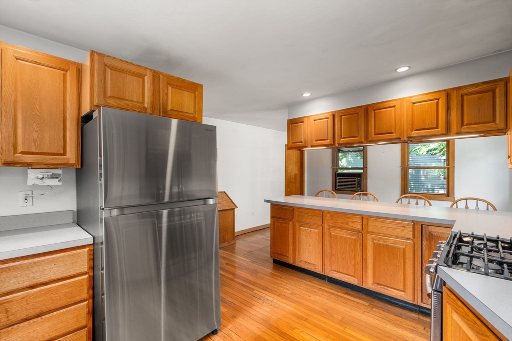 28 Pleasant St Property Photo 8