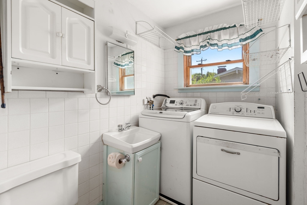 28 Pleasant St Property Photo 11