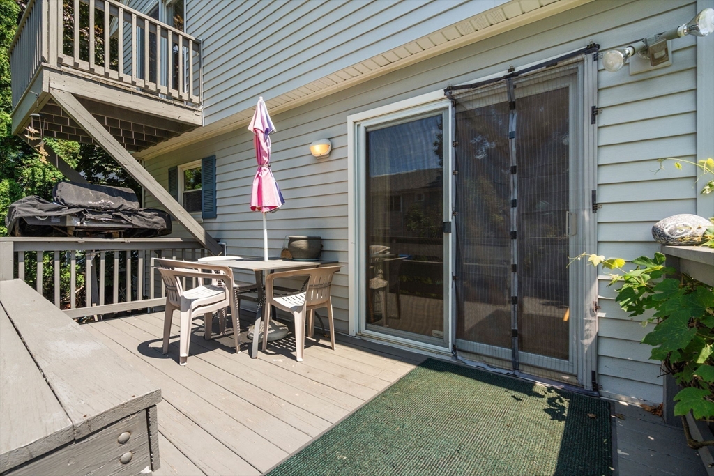 28 Pleasant St Property Photo 15