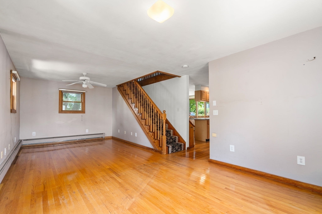 28 Pleasant St Property Photo 16