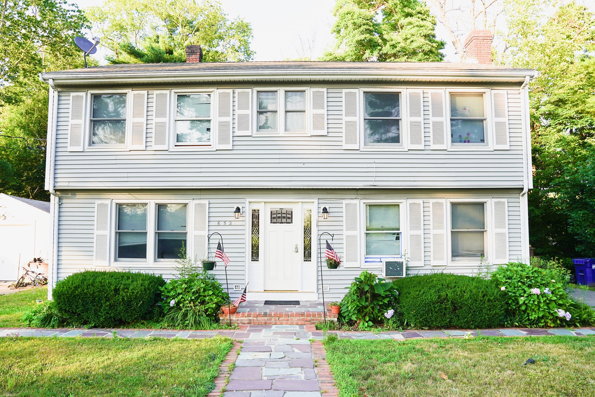 652 Oak St Property Photo 1