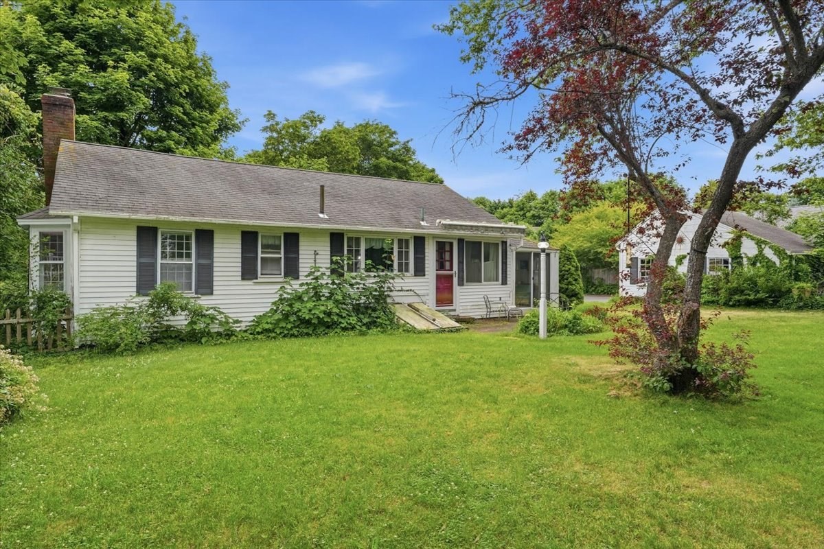 127 Pine Ave Property Photo 2