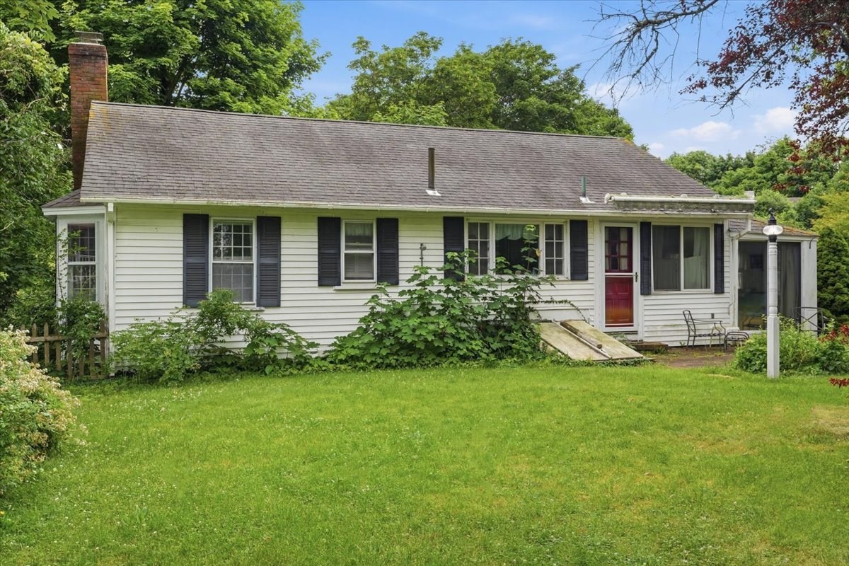127 Pine Ave Property Photo 3