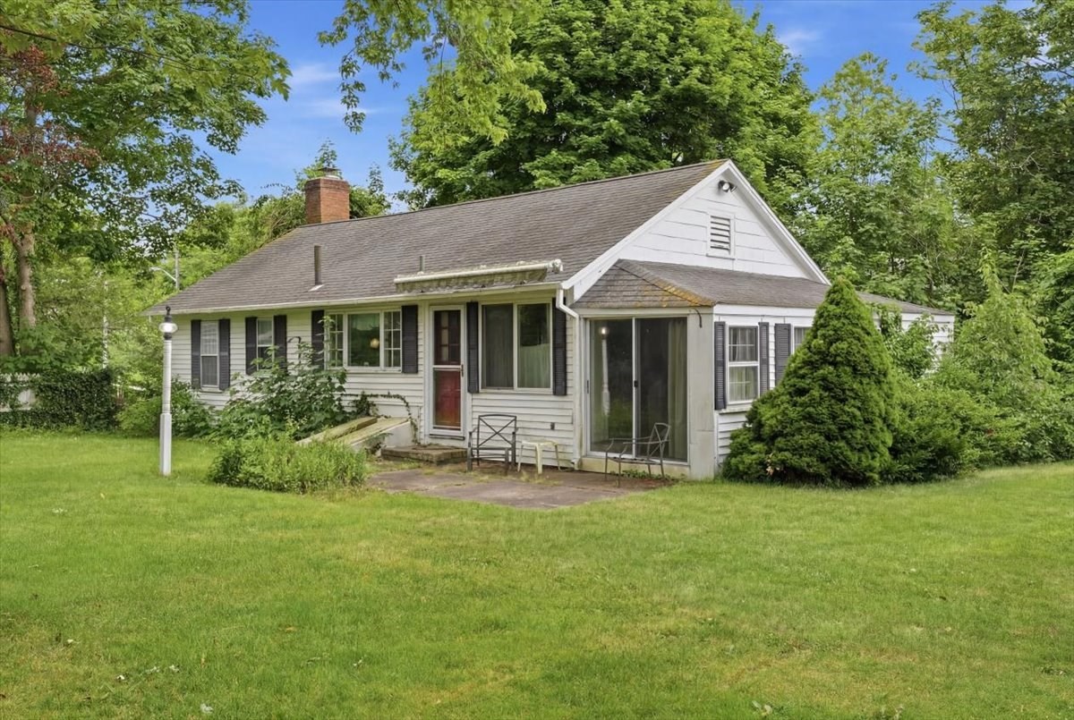 127 Pine Ave Property Photo 4