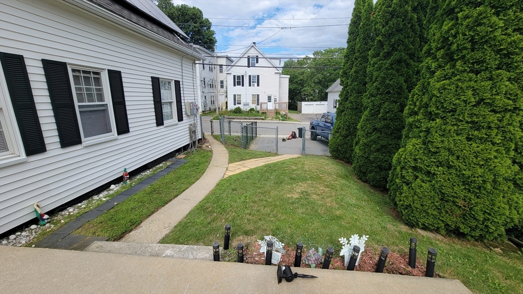 273 Pleasant St Property Photo 5