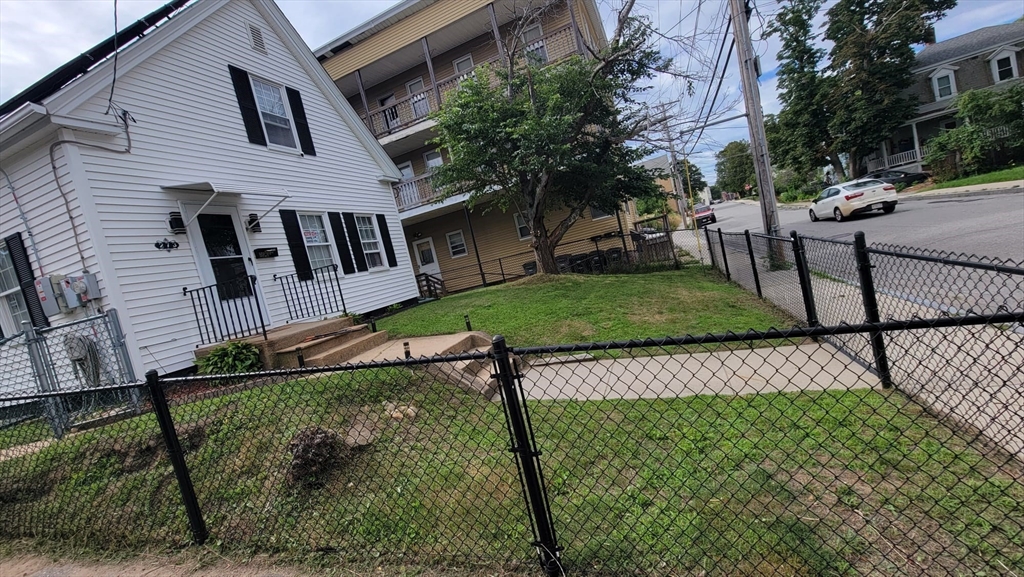 273 Pleasant St Property Photo 6