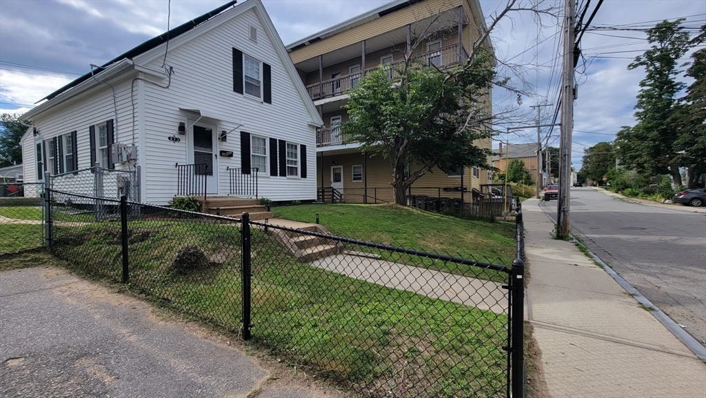 273 Pleasant St Property Photo 7