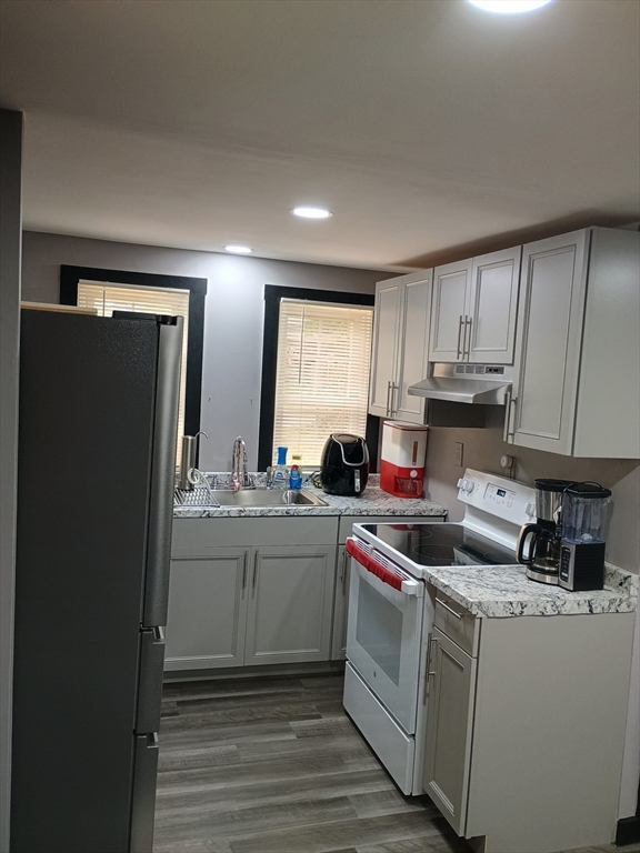 273 Pleasant St Property Photo 10