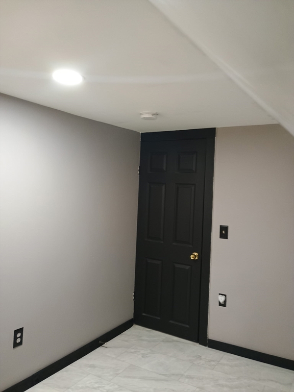 273 Pleasant St Property Photo 17