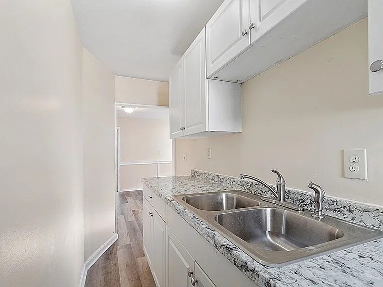 2 Grove St Property Photo 12