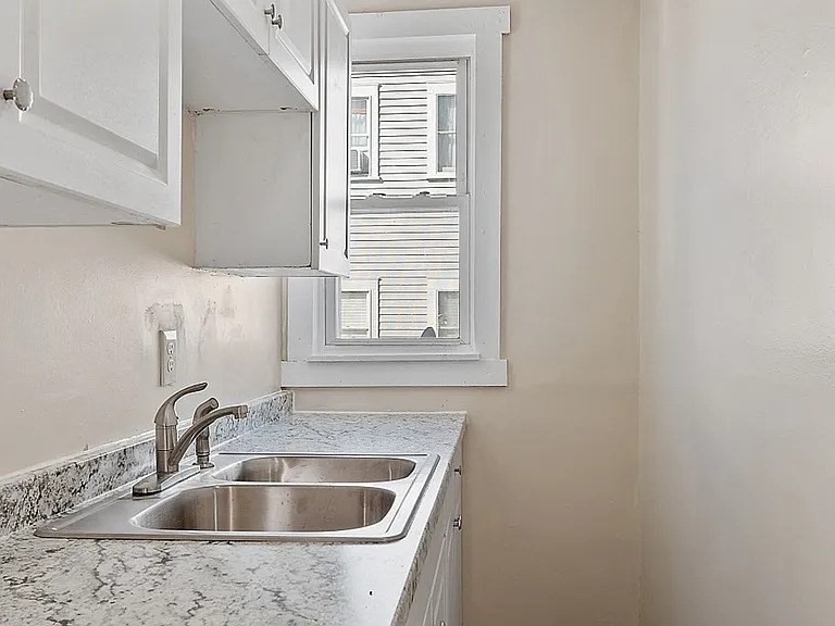 2 Grove St Property Photo 13