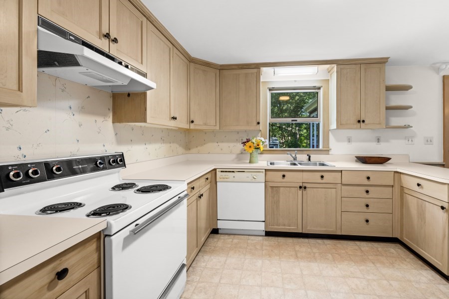 52 Oak Knoll Property Photo 3