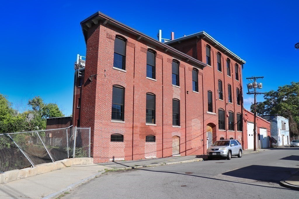81-83 Holly Street Property Photo 3