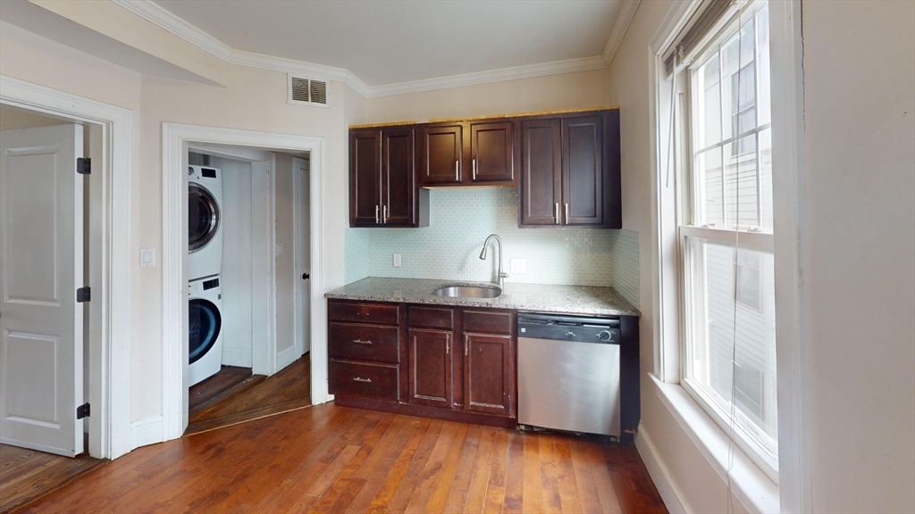47 Iffley St # 2 Property Photo 1
