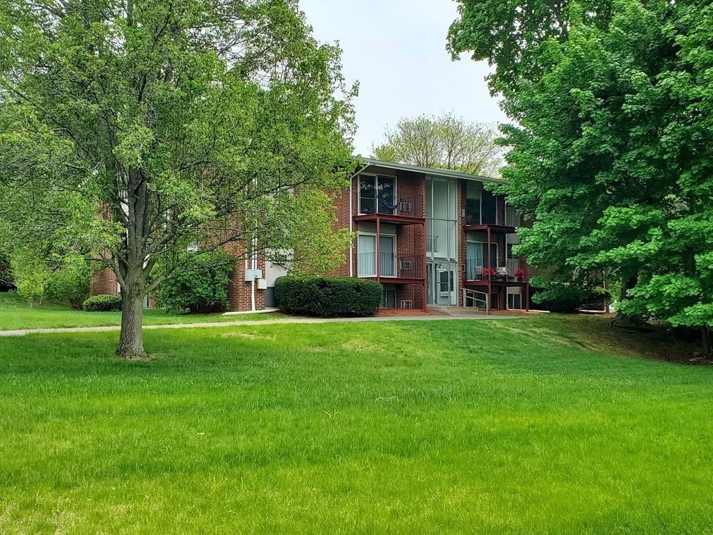 10 Longwood Dr # 10 Property Photo 1