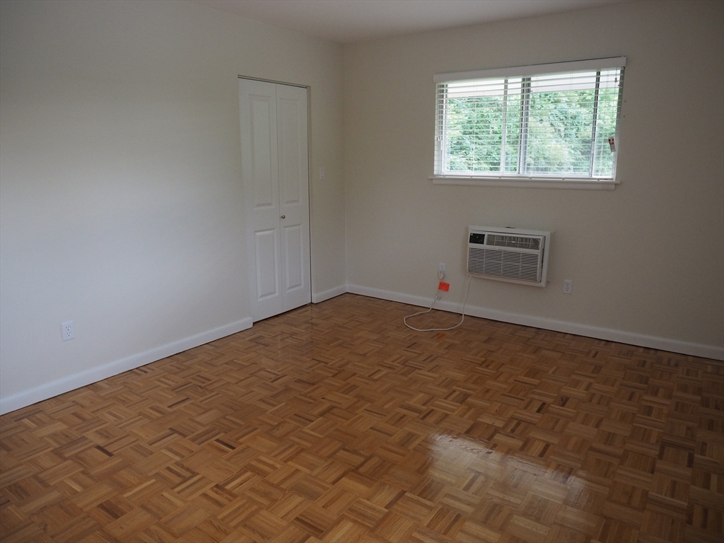 10 Longwood Dr # 10 Property Photo 12