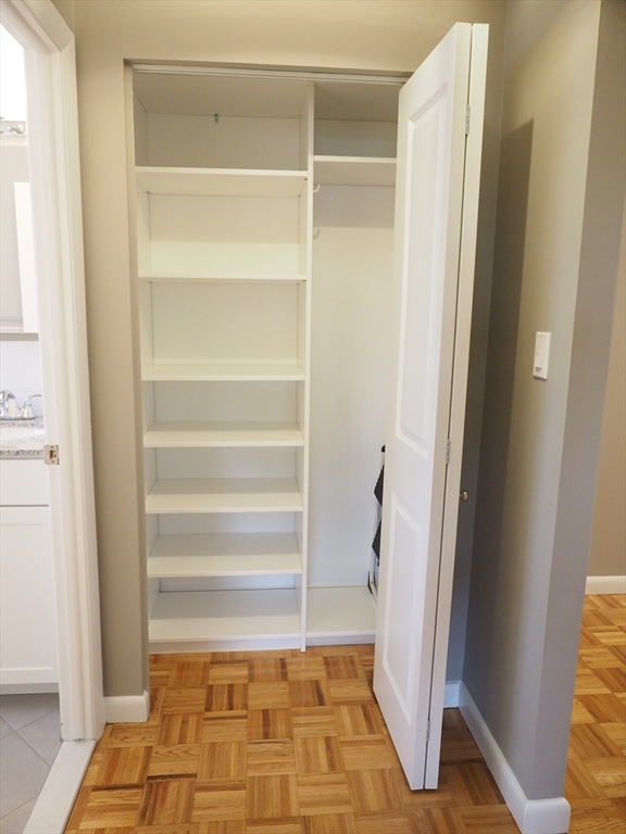 10 Longwood Dr # 10 Property Photo 15