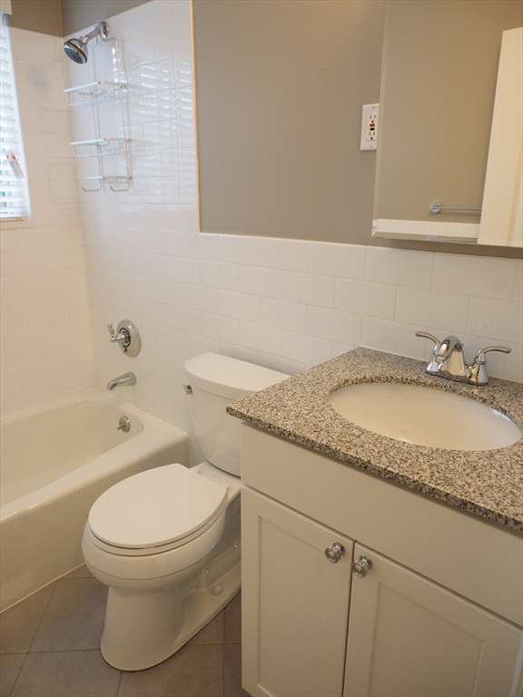 10 Longwood Dr # 10 Property Photo 17