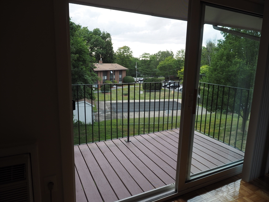 10 Longwood Dr # 10 Property Photo 19