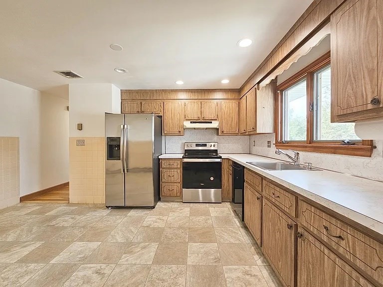 50 Lee Street # 2 Property Photo 5