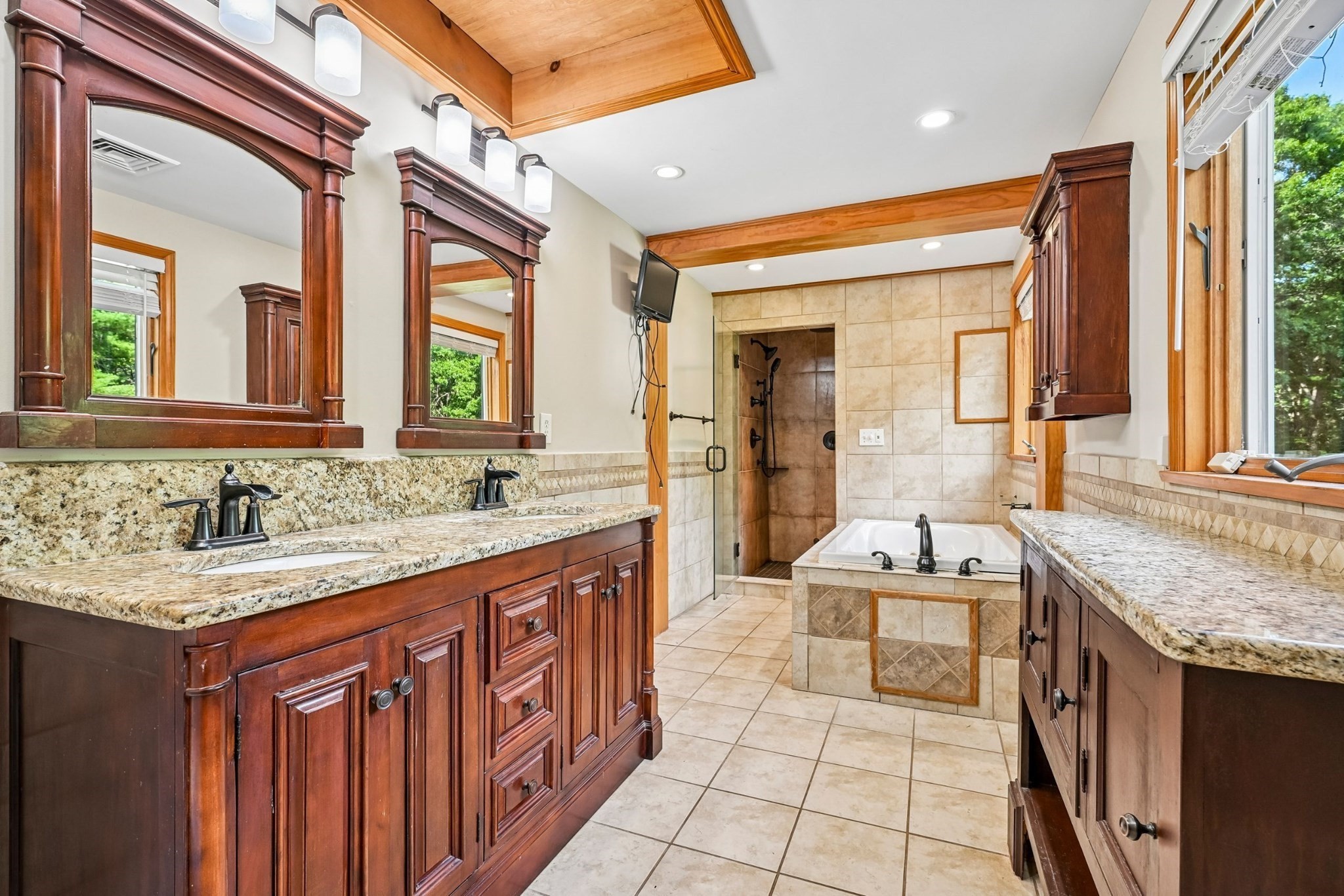 6 Susan Cir Property Photo 16