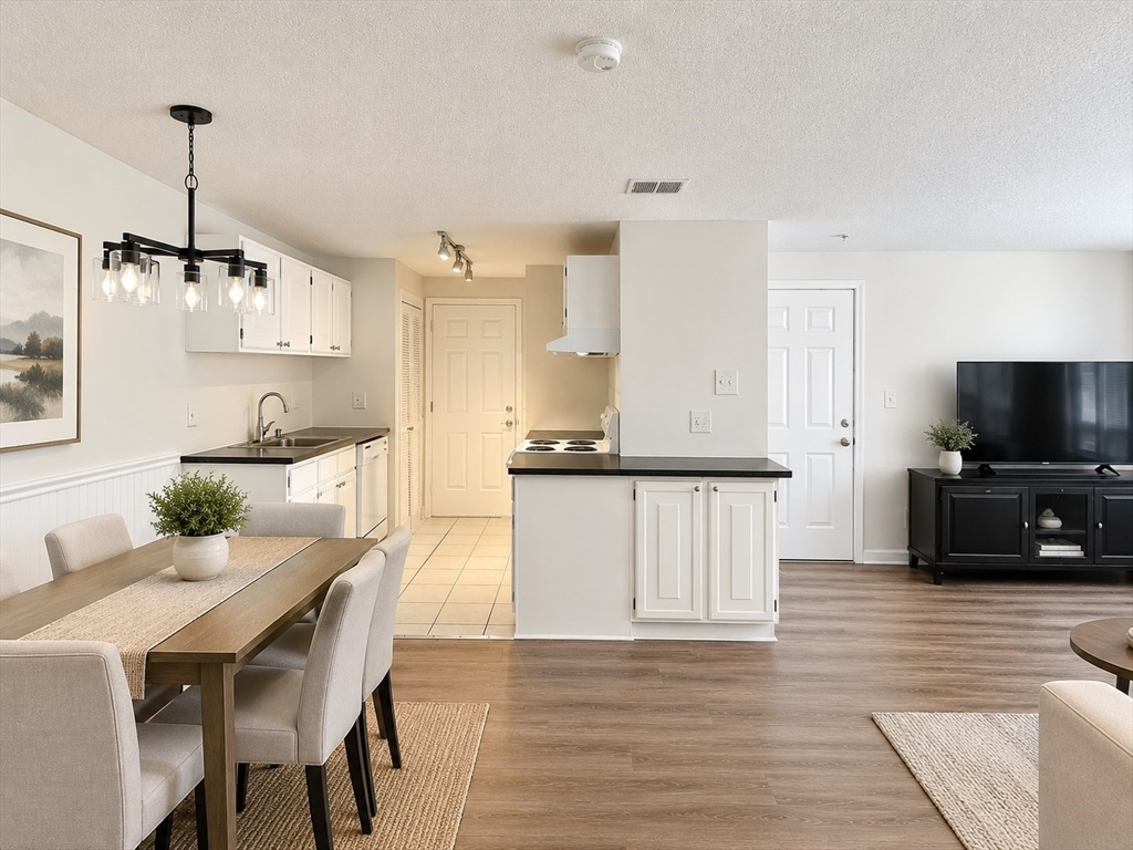 14 Walden Dr # 4 Property Photo 1
