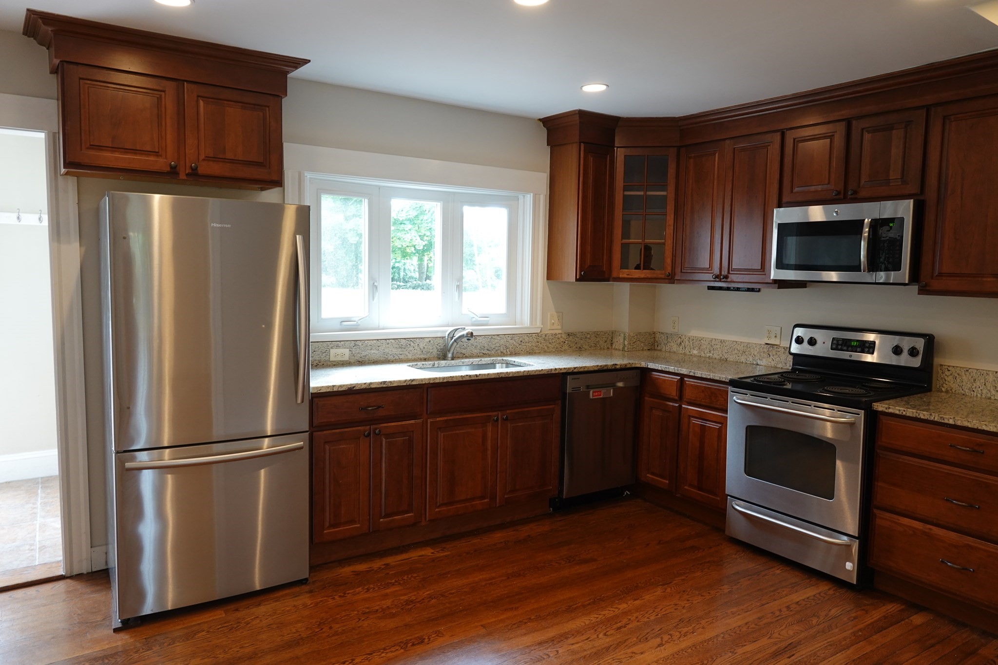 80 Center St Property Photo 4