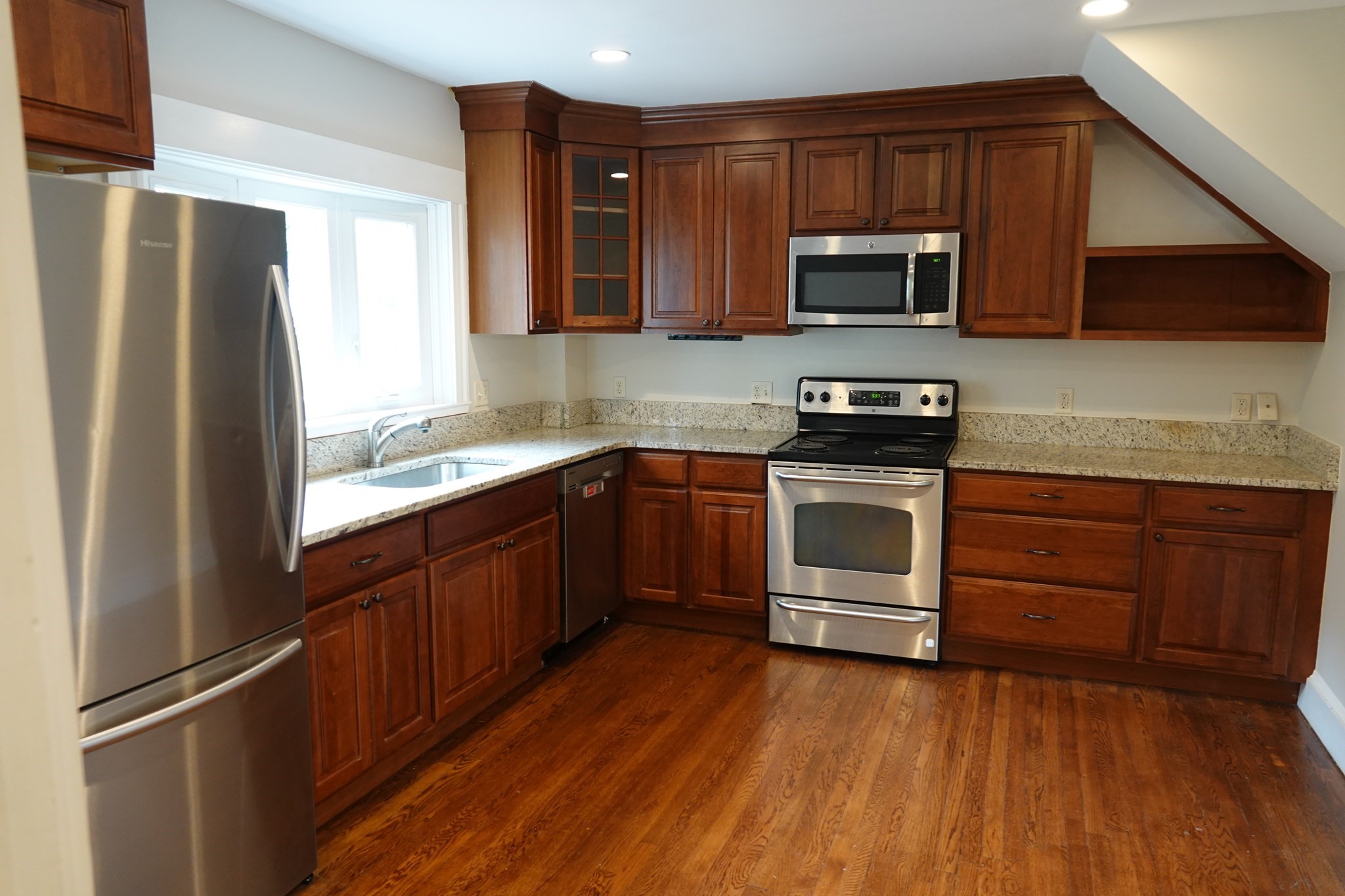 80 Center St Property Photo 5