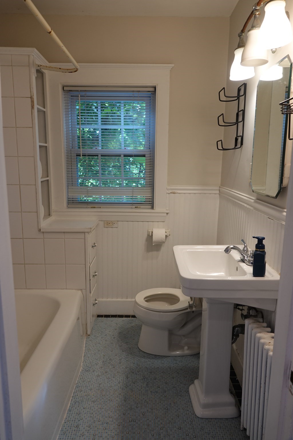 80 Center St Property Photo 7