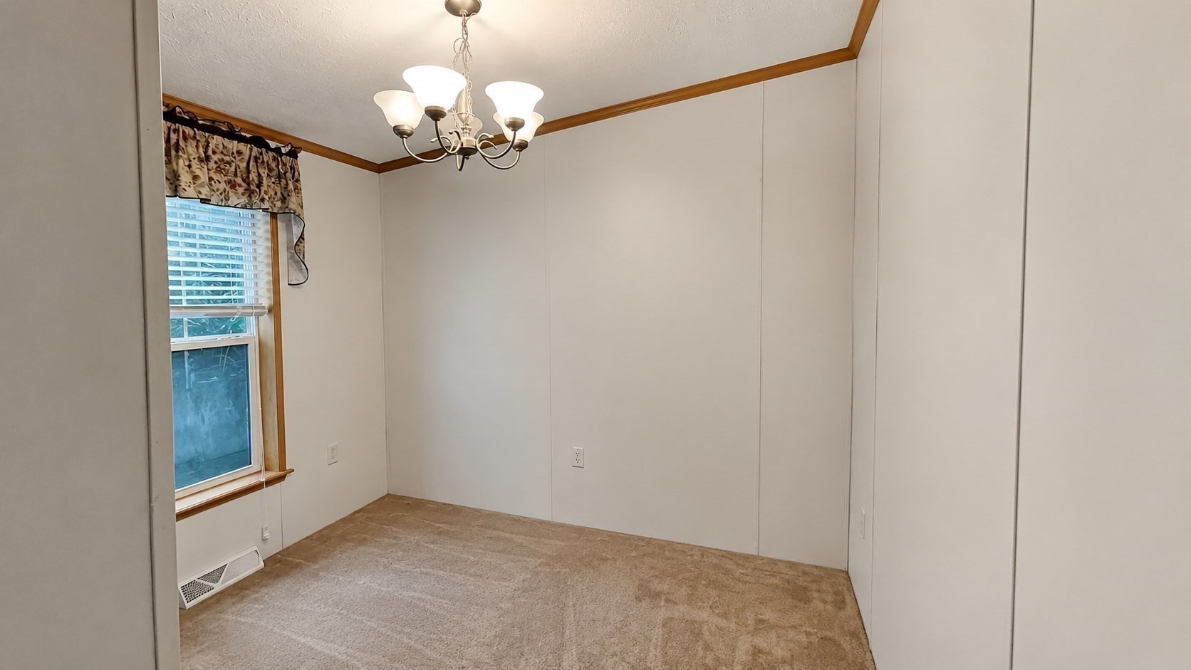 1 Breezy Bend Property Photo 8
