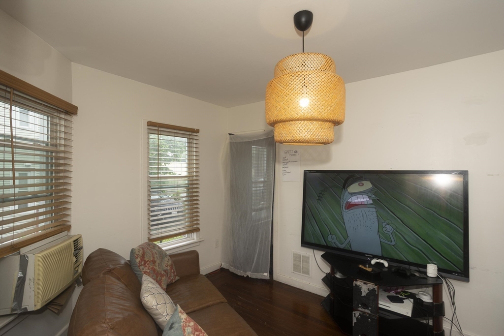 10 Monroe St Property Photo 6