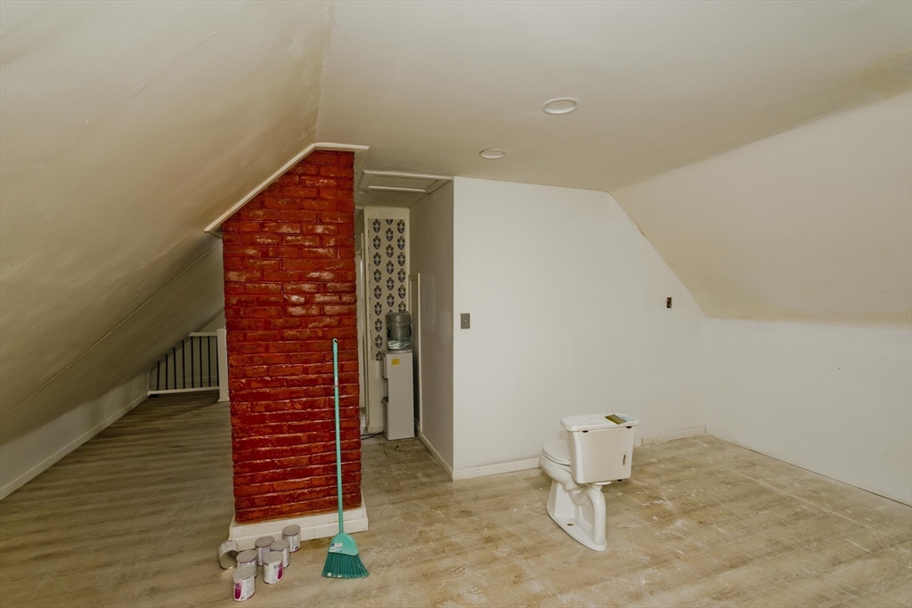10 Monroe St Property Photo 35