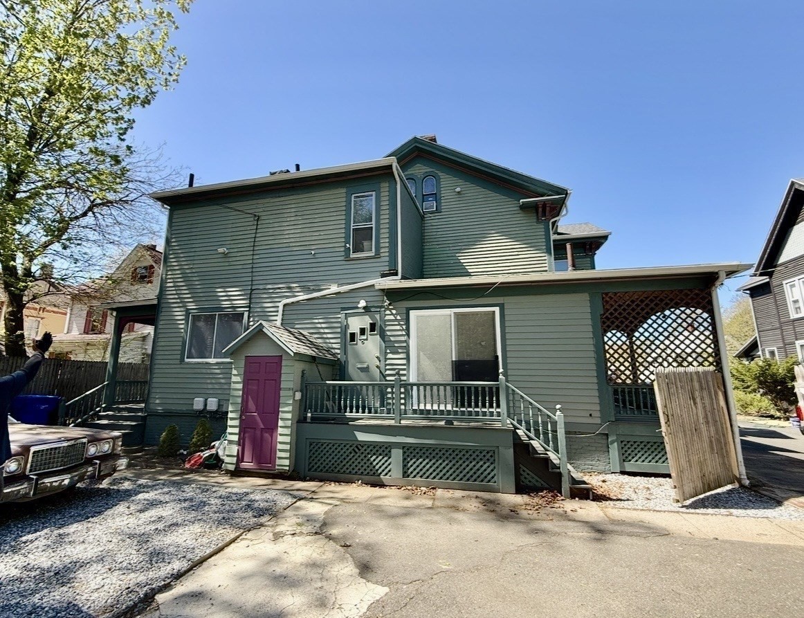 127-129 Thompson St. Property Photo 6