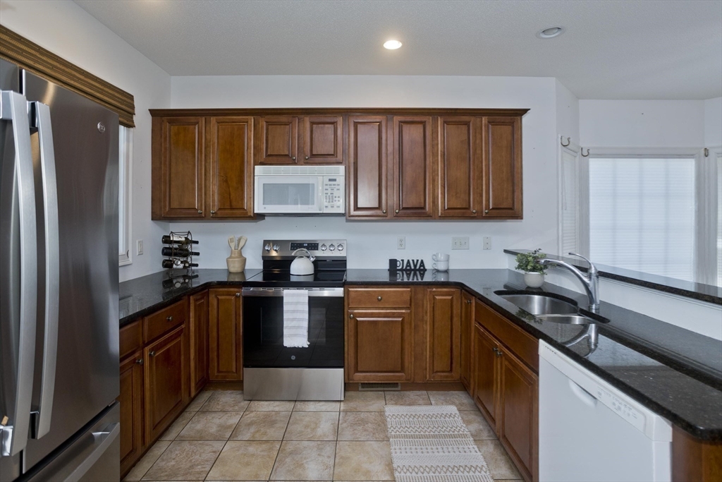 102 Lyman St # 102 Property Photo 6