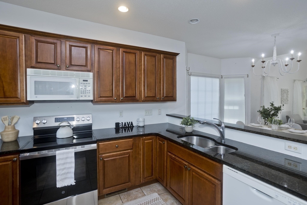 102 Lyman St # 102 Property Photo 7