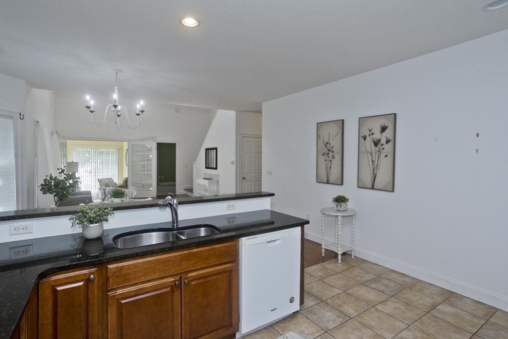 102 Lyman St # 102 Property Photo 8